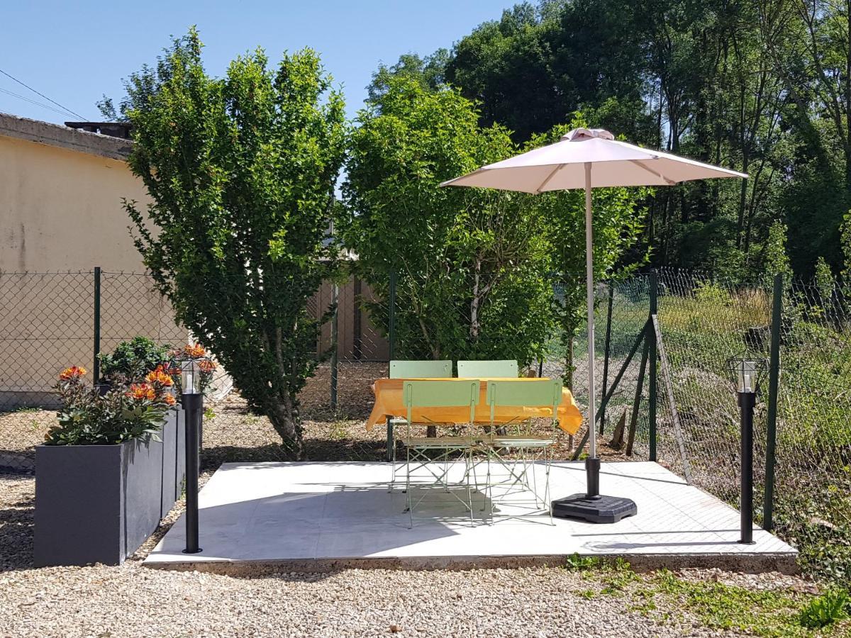 Agreable Petite Maison Proche Joigny Chamvres Εξωτερικό φωτογραφία